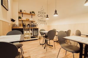 Bar (on property) - Hostal Live Barcelona (Barcelona)