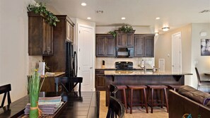 Fridge, microwave, oven, stovetop - Bike on Inn-Relax and Enjoy! (Washington)