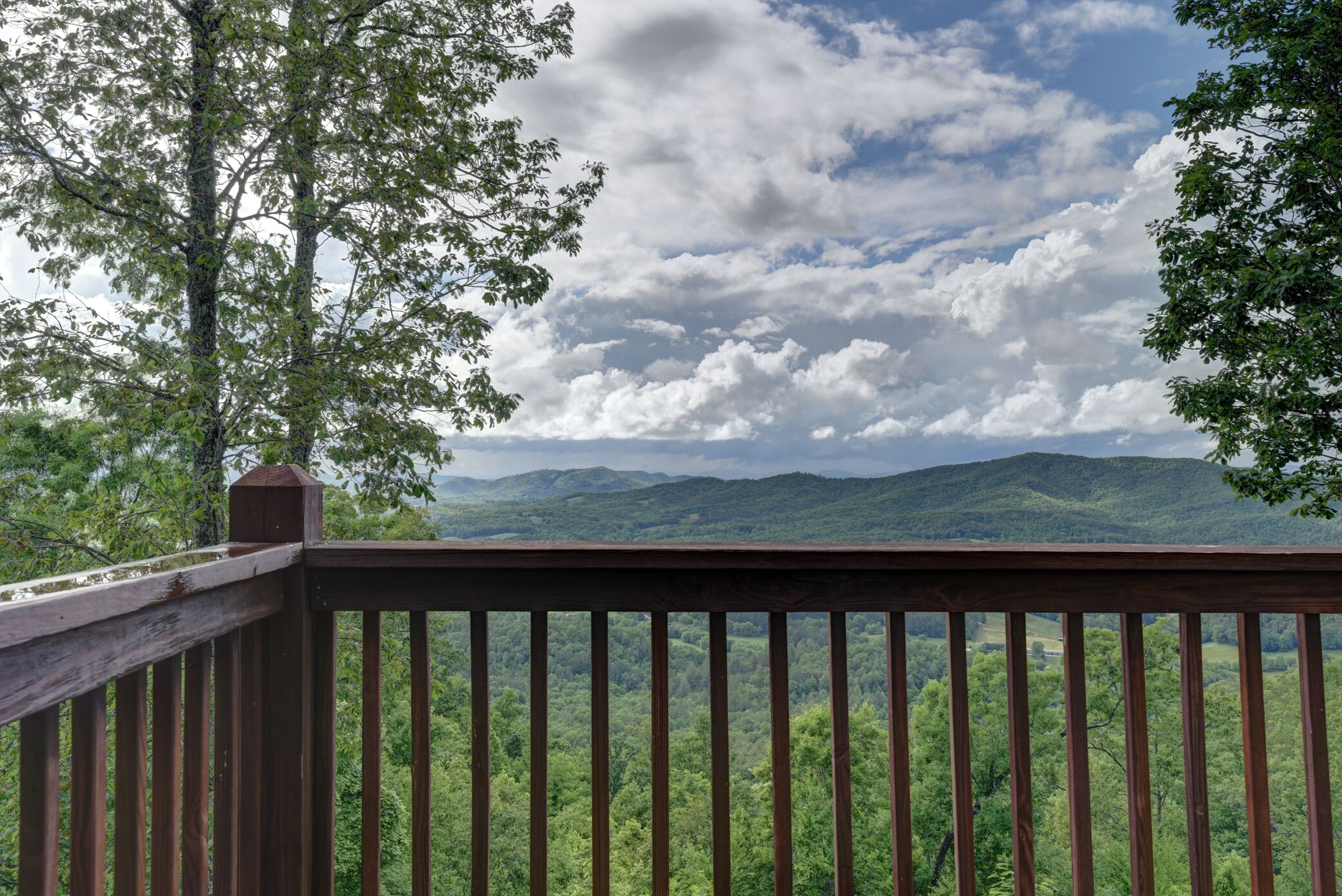 Long-Range Mountain View! Bedding for 8! Weekly Discounts! Military Rates!