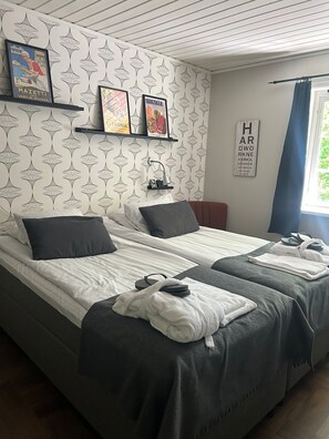 Casa, 3 dormitoris | Minibar, cortines opaques, planxa i posts de planxar i wifi gratuïta 