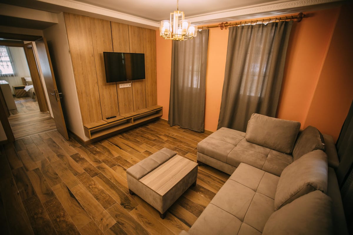Leilighet – comfort, 2 soverom | Oppholdsområde | LCD-TV