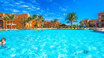 3 piscine all'aperto