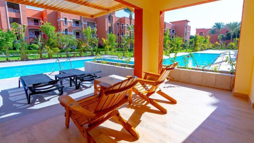 Junior Suite Swim Up Room