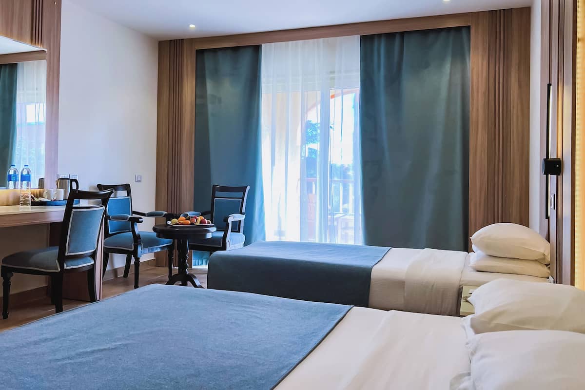 Premium Executive Room | Premium bedding, minibar, in-room safe, individually decorated