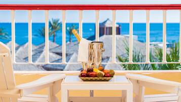 Standard Double or Twin Room with Corner Sea View | Parveke