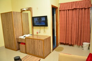 Caja de seguridad en la habitación y escritorio 