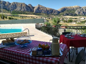 Outdoor dining - Kairos B&B (San Giuseppe Jato)