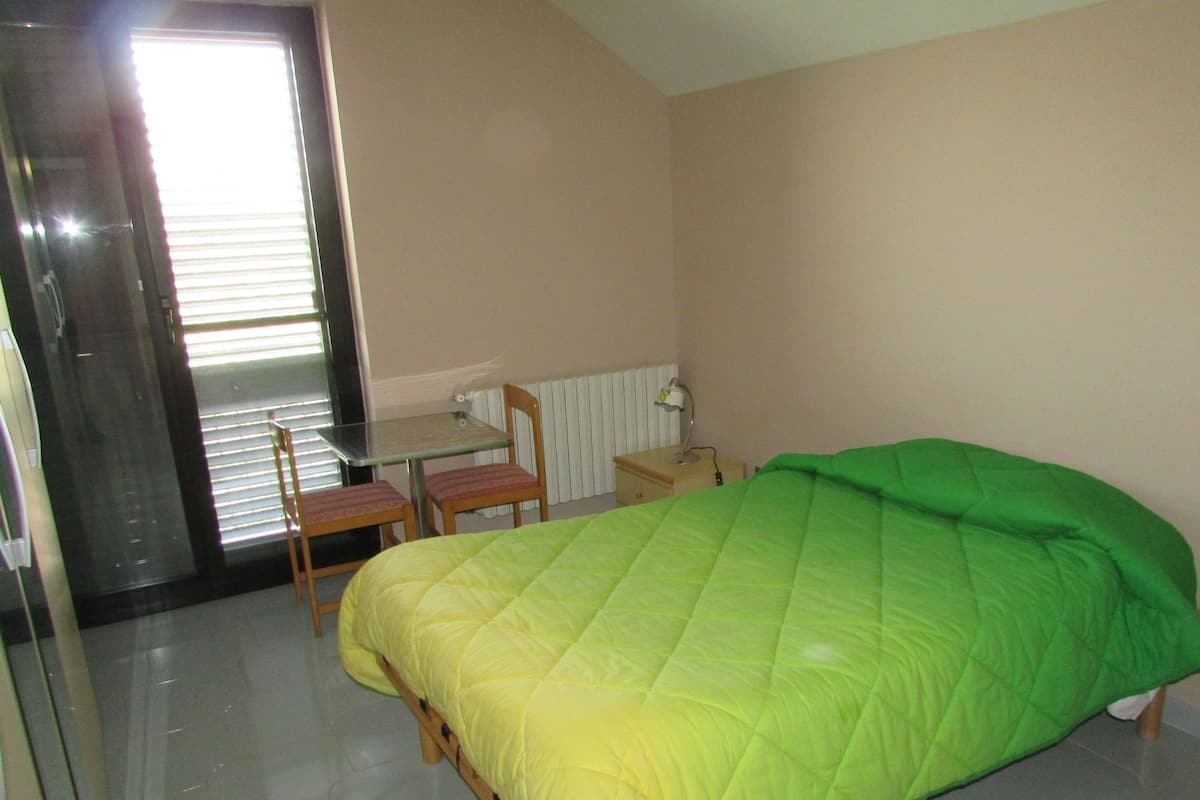 Single Room, Private Bathroom
