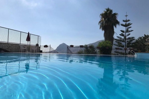 Seasonal outdoor pool, pool umbrellas