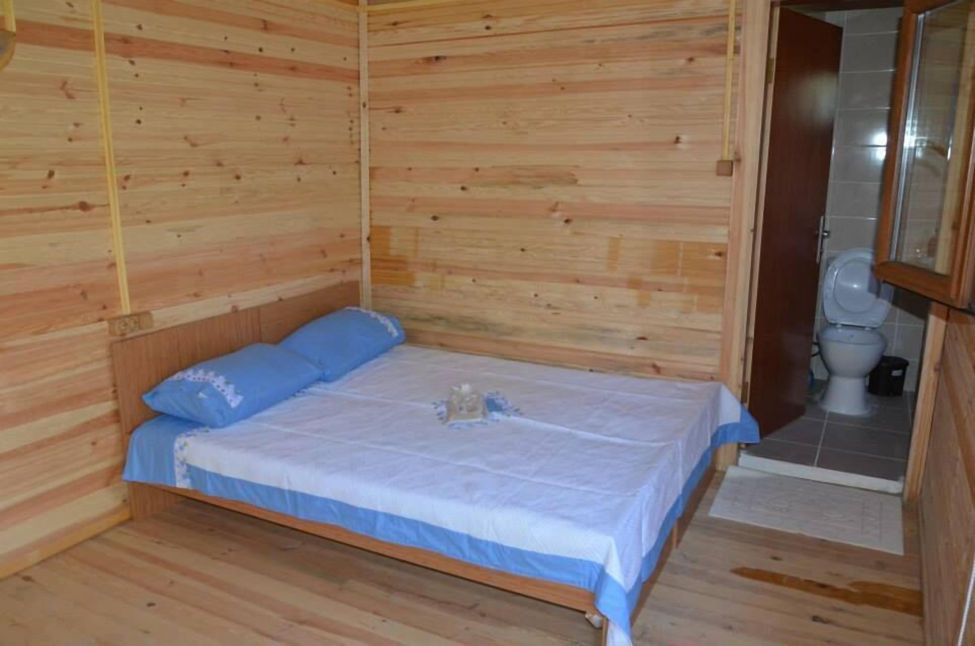 Free cots/infant beds, free WiFi