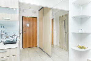 Basic Studio | Iron/ironing board, free WiFi - Apartment Etazhydaily Yumasheva-Papanina (Yekaterinburg)