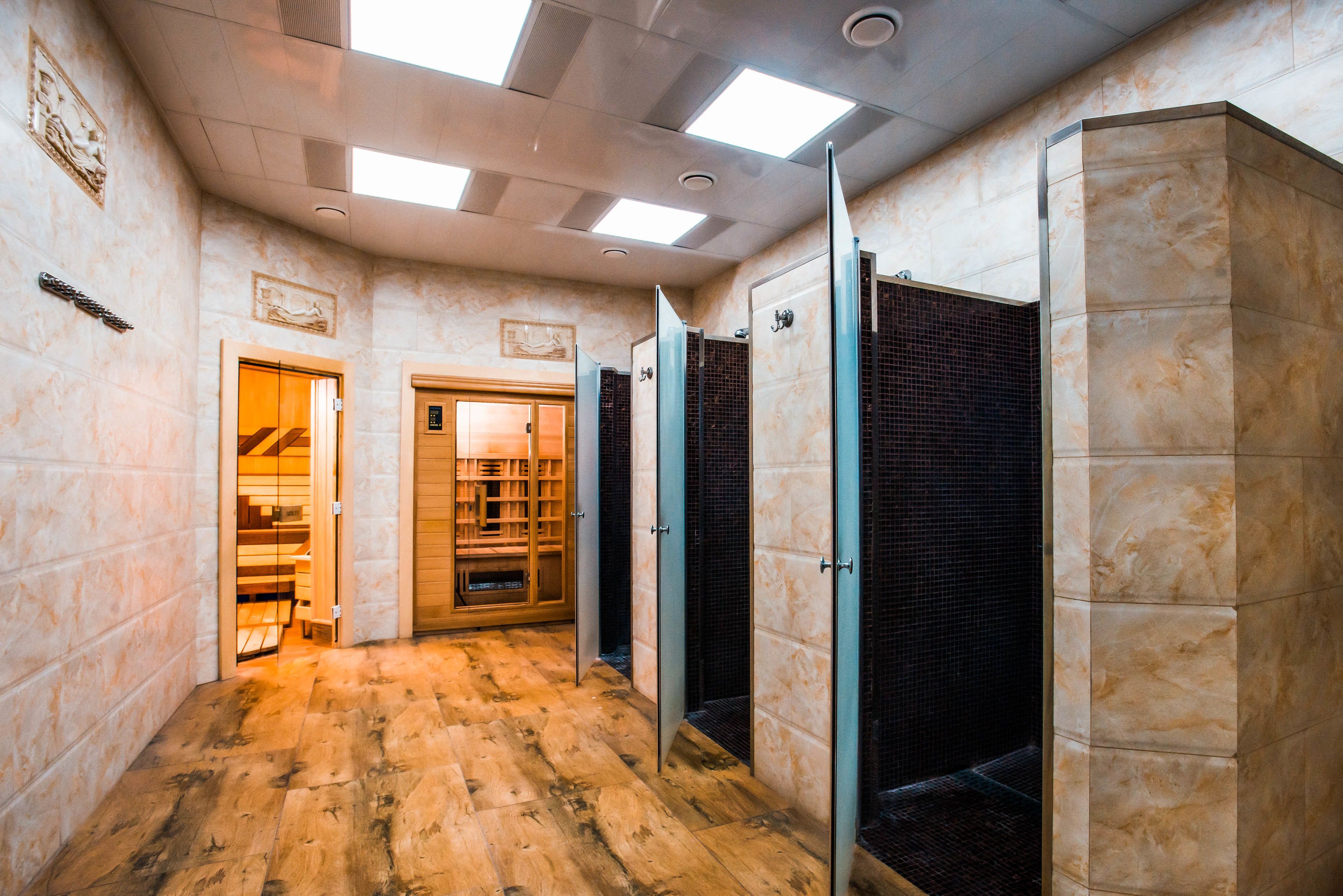 Turkkilainen sauna, hydroterapiaa, vartalon kuorintoja