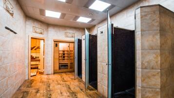 Turkkilainen sauna, hydroterapiaa, vartalon kuorintoja