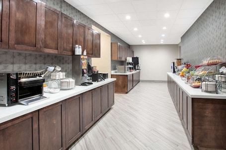 Free daily continental breakfast