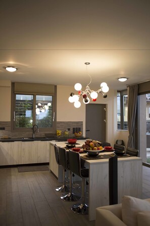 Luxury House, 2 Bedrooms, Refrigerator & Microwave, Executive Level | 1 bedroom, premium bedding, minibar, in-room safe - Villa Sunset Lagonisi (Saronikos)