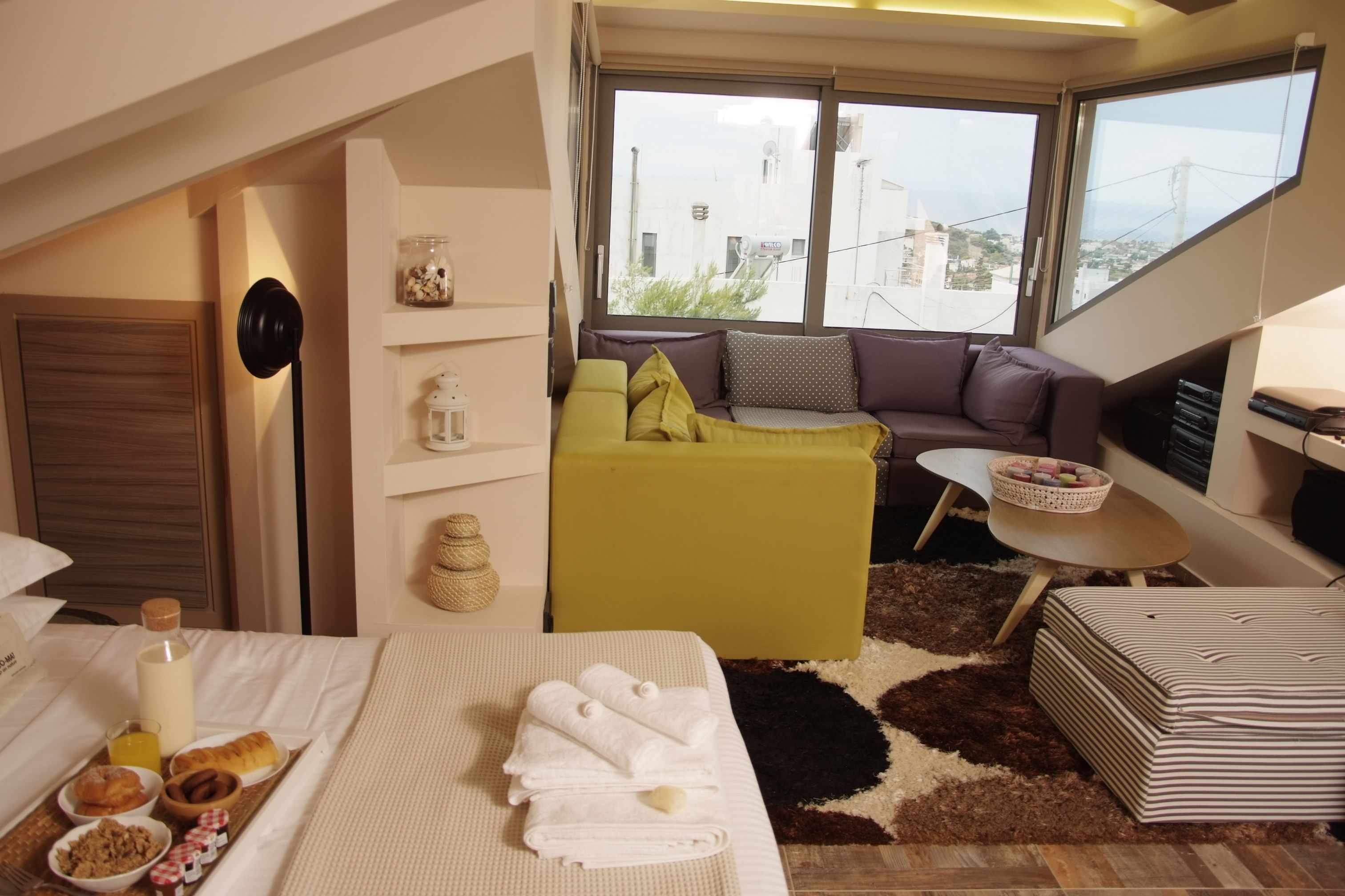 premium suite, 1 bedroom, sea view, executive level | living area | flat-screen tv
