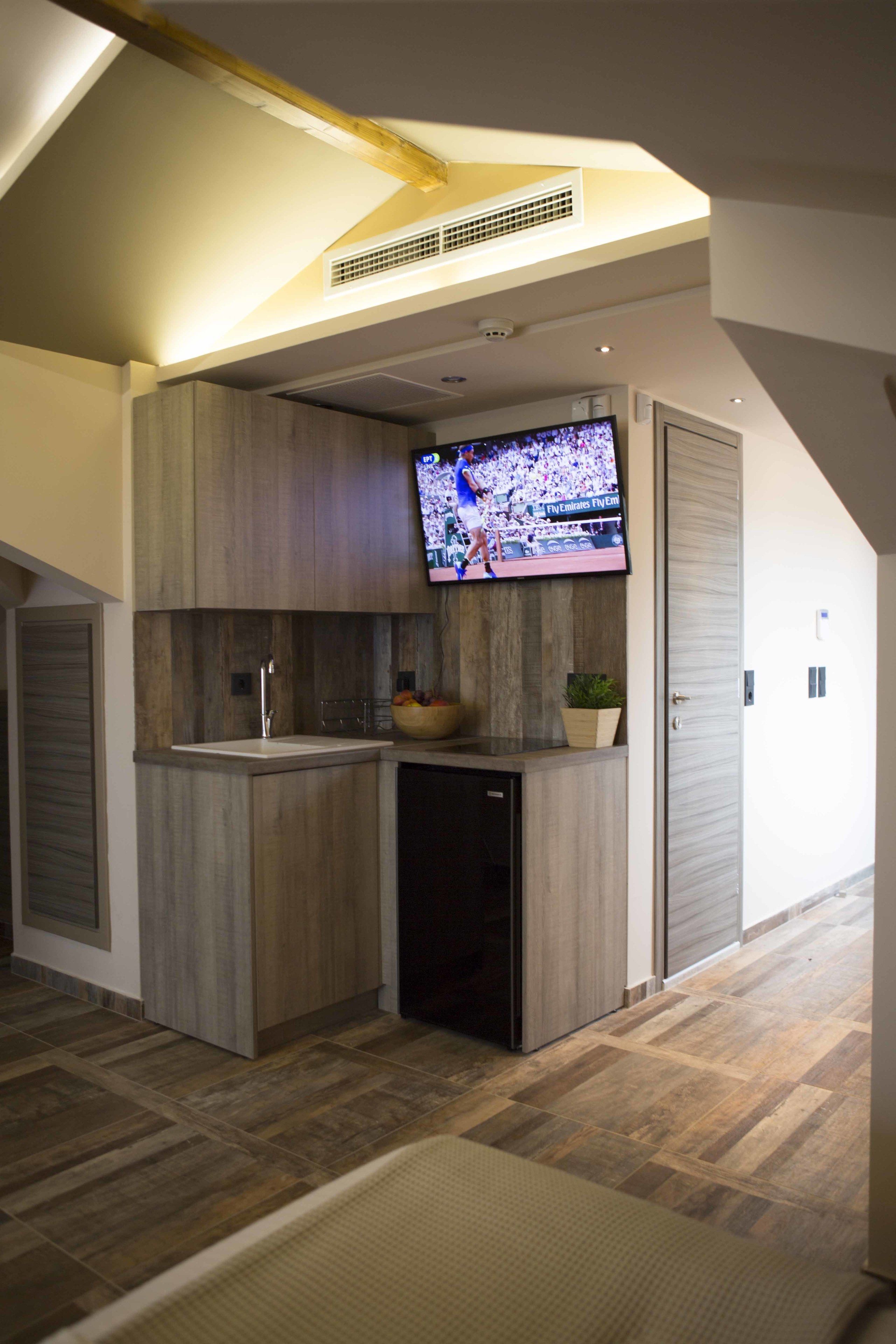 luxury duplex, 3 bedrooms, ensuite, executive level | private kitchenette | fridge, microwave, stovetop, espresso maker