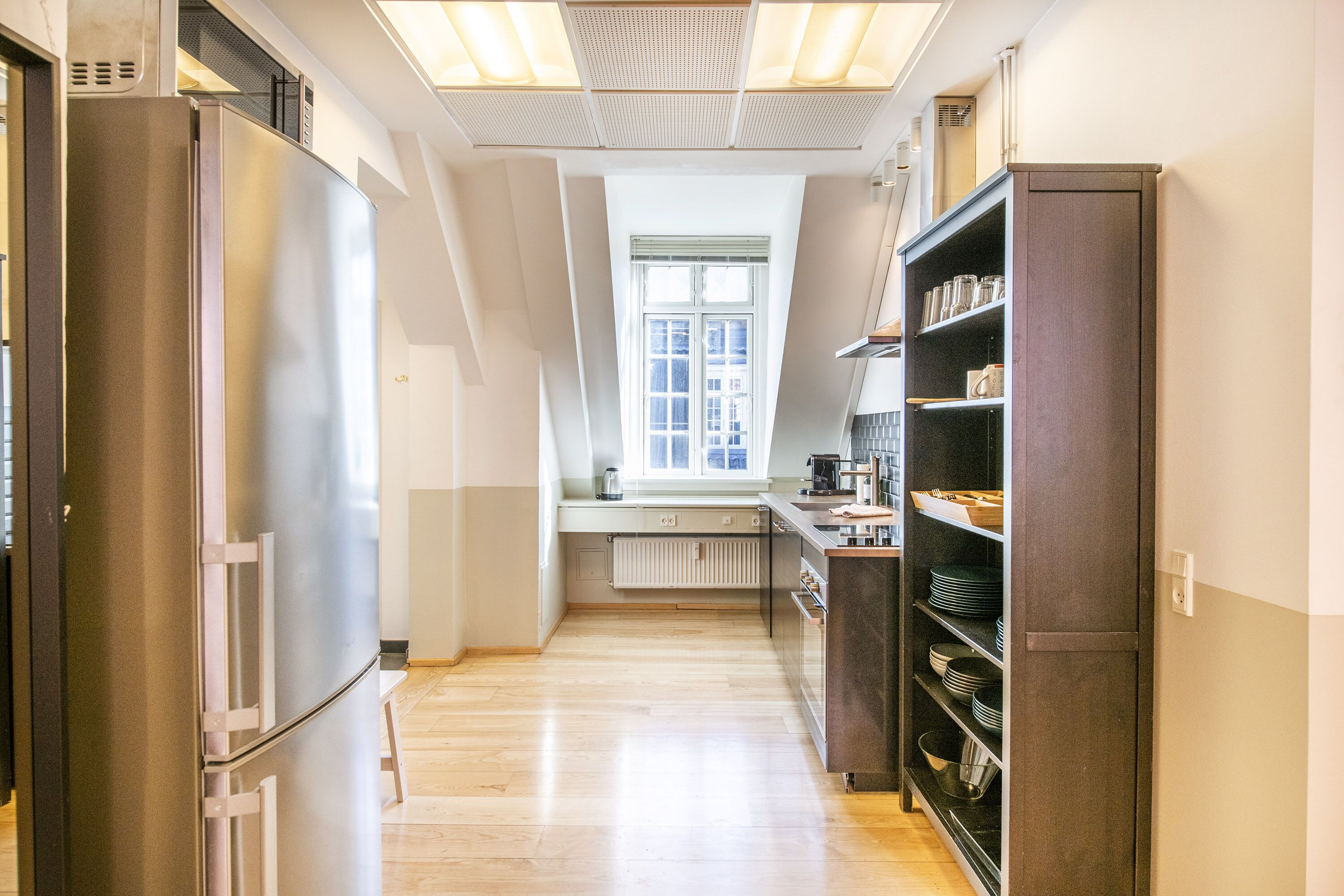 Grand appartement, 4 slaapkamers | Privékeuken | Een koelkast met diepvriezer, een microgolfoven, een oven, een kookplaat