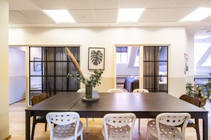 In-room dining - Kings Garden 1 by Daniel&Jacob’s (Copenhagen)