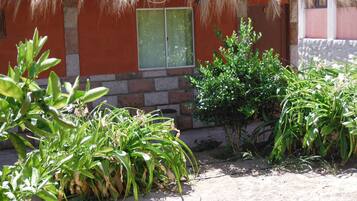 المنطقة المحيطة بالمنشأة