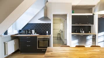Superior Apartment, 5 Bedrooms | Private kitchen | Full-size fridge, microwave, oven, stovetop