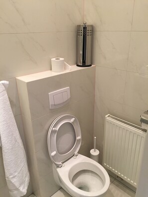 Beauty Top 28  | Baño | Regadera y toallas 