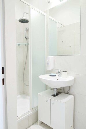 Beauty Top 28  | 1 室のベッドルーム、WiFi (無料)、ベッドシーツ