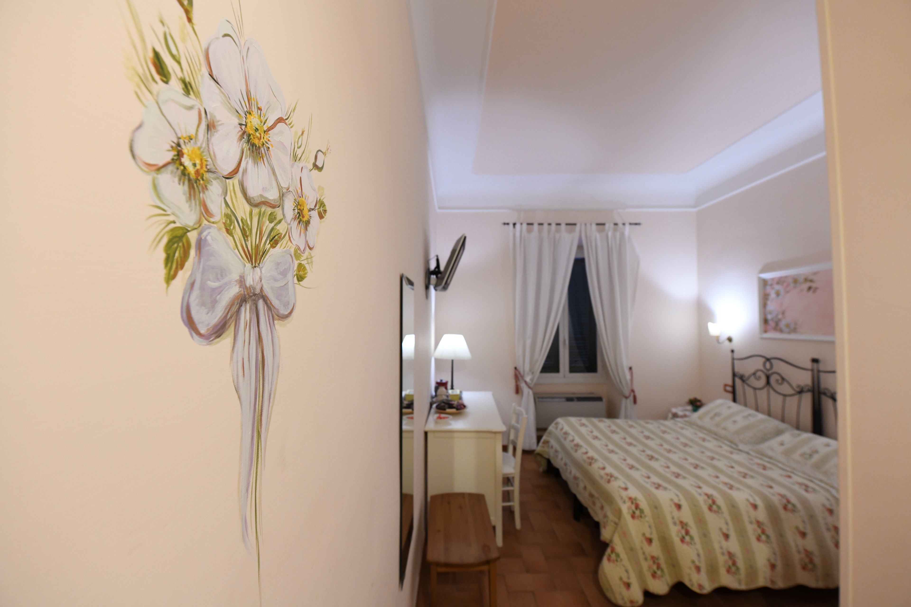 Habitación doble estándar (Rosa) | Ropa de cama de alta calidad y caja de seguridad en la habitación 