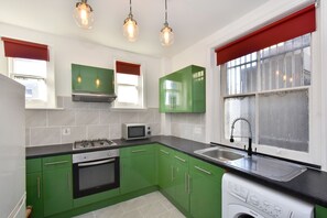 Cots/infant beds, rollaway beds, free WiFi - The Brixton Rooms - Hostel (London)