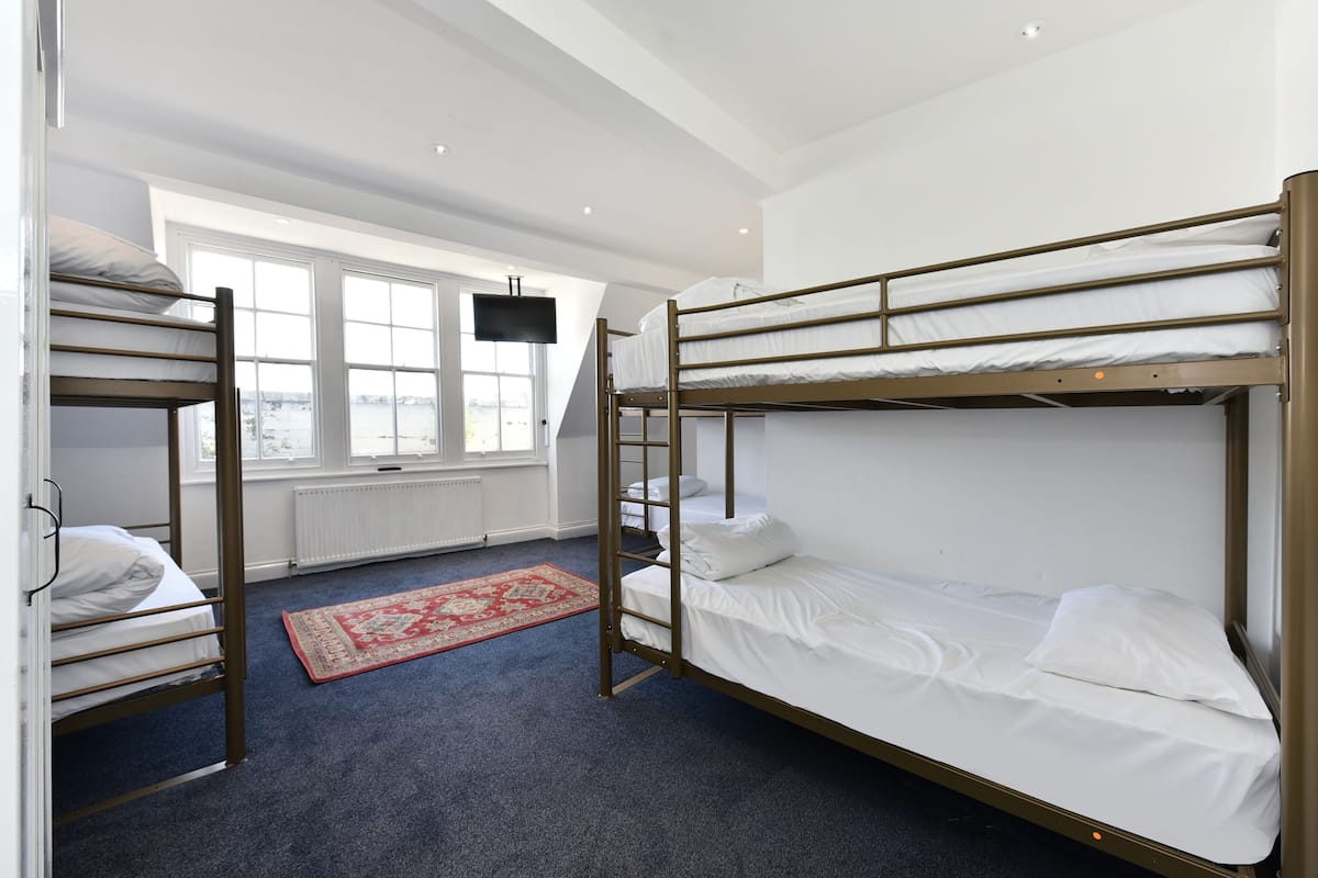 Slaapzaal, gemengde slaapzaal | Babybedden, extra bedden, gratis wifi