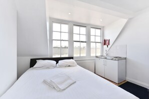 Chambre Familiale Double ou avec lits jumeaux, dortoir mixte