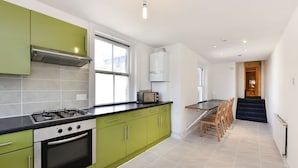 Cots/infant beds, rollaway beds, free WiFi - The Brixton Rooms - Hostel (London)
