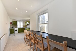 Cots/infant beds, rollaway beds, free WiFi - The Brixton Rooms - Hostel (London)