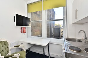 Cribs/infant beds, rollaway beds, free WiFi - The Brixton Rooms - Hostel (London)