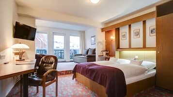 Quadruple Room | Desk, iron/ironing board, free WiFi, bed sheets