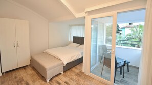 Studio Suite, 1 Queen Bed with Sofa bed, Kitchen, City View