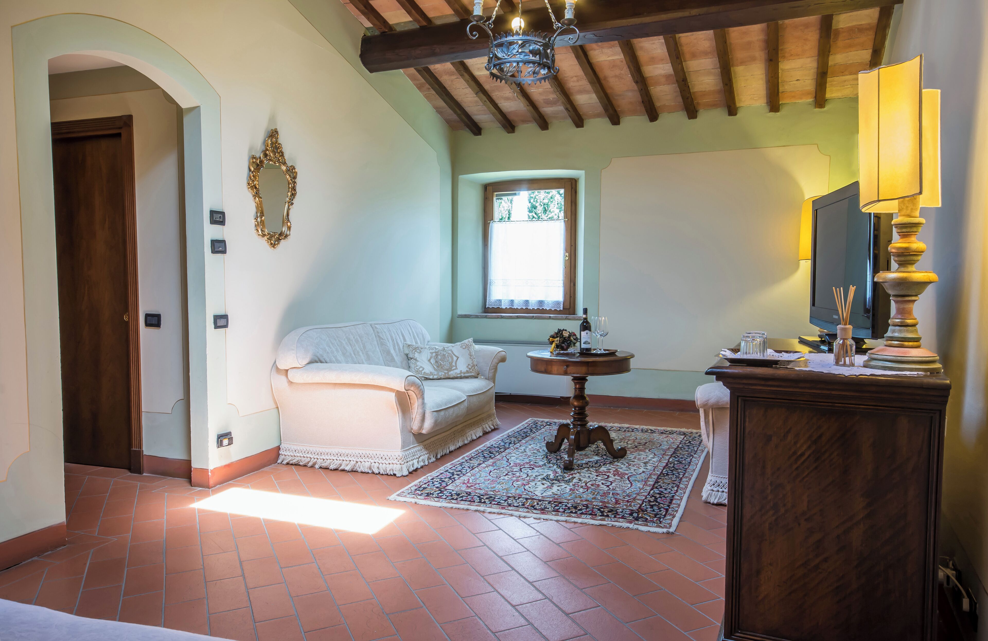 Suite Junior | Una scrivania, Wi-Fi gratuito, lenzuola