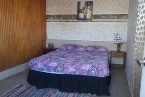 Habitación doble, 1 cama matrimonial, baño compartido | Wifi gratis