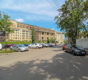 Street view - Avenue Parliament (Bucharest)
