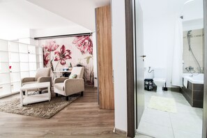 Apartamento standard | Banheiro | Produtos de toalete grátis, secador de cabelo, toalhas de banho 