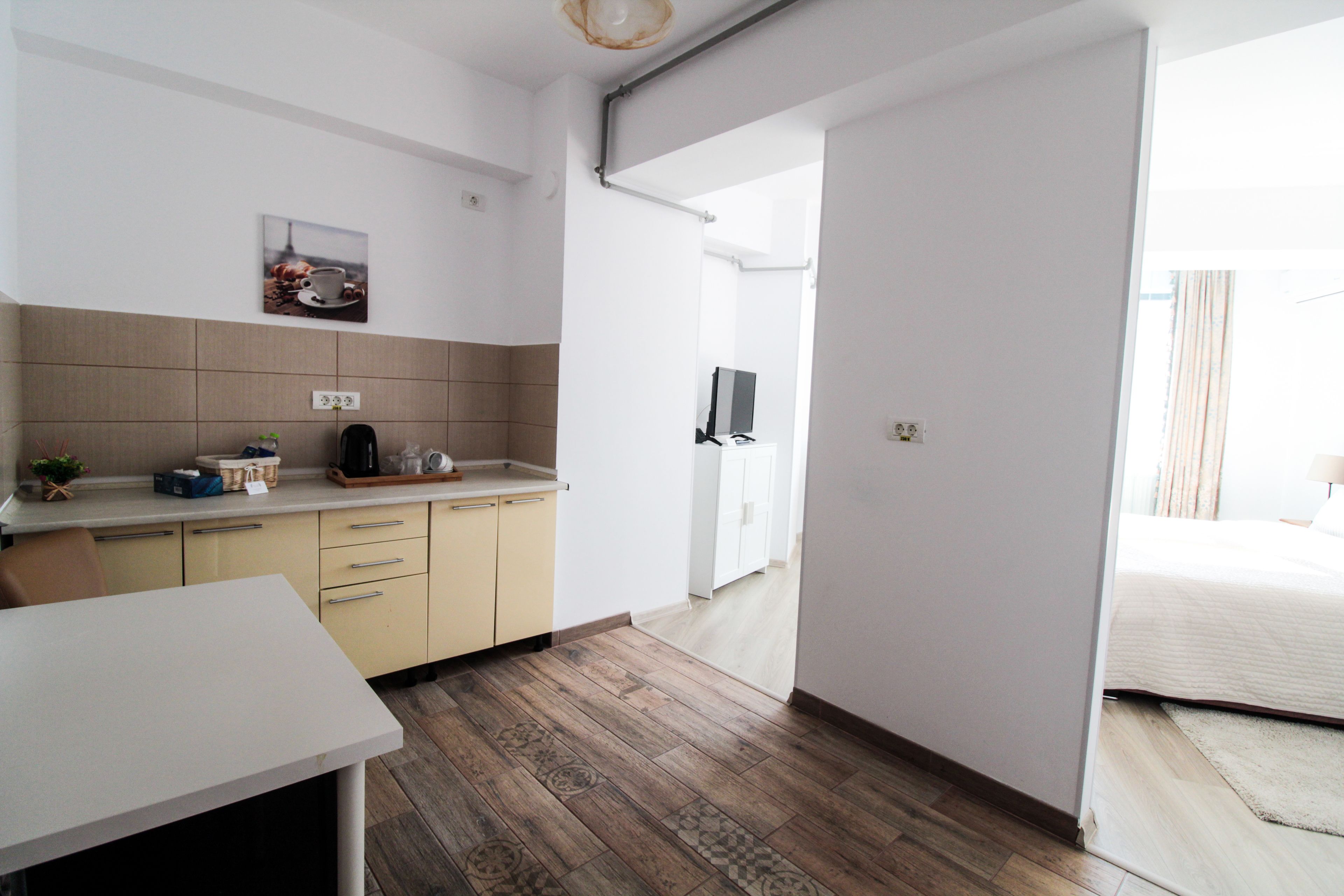 Deluxe Room | Living area | Flat-screen TV