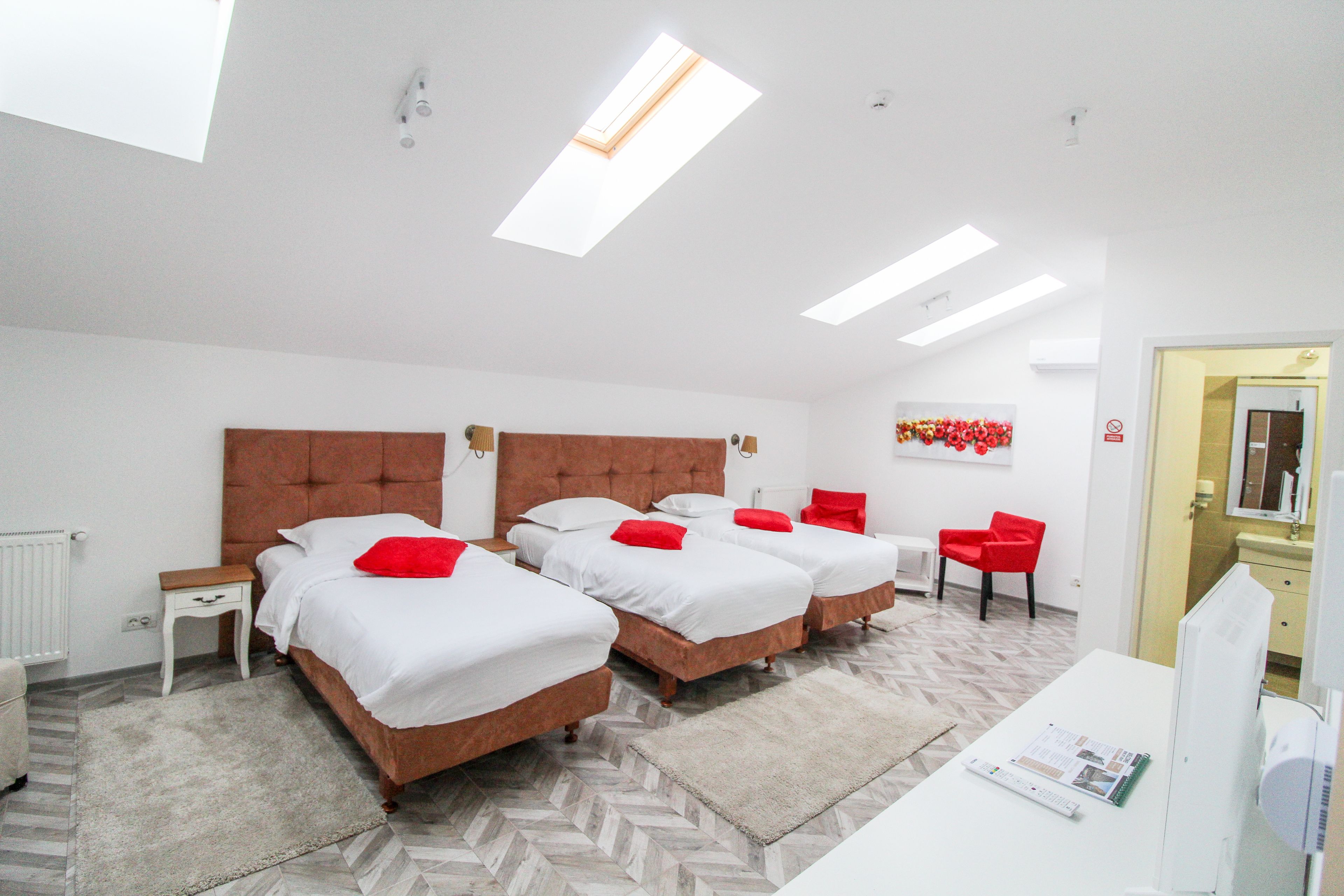 Deluxe Room | Minibar, desk, soundproofing, free WiFi