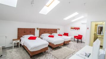 Deluxe Room | Minibar, desk, soundproofing, free WiFi