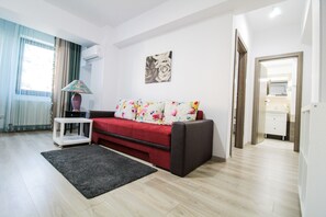 Apartamento estándar | Sala de estar | Una televisión de pantalla plana