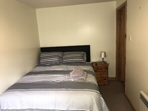 Lägenhet Deluxe - 2 sovrum | 2 sovrum, mörkläggningsgardiner, ljudisolering och strykjärn/strykbräda