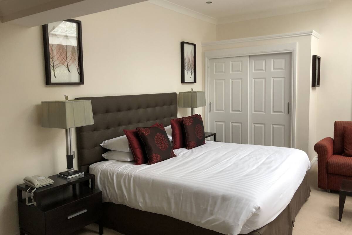 Suite, mit Bad (Shower over Bath)