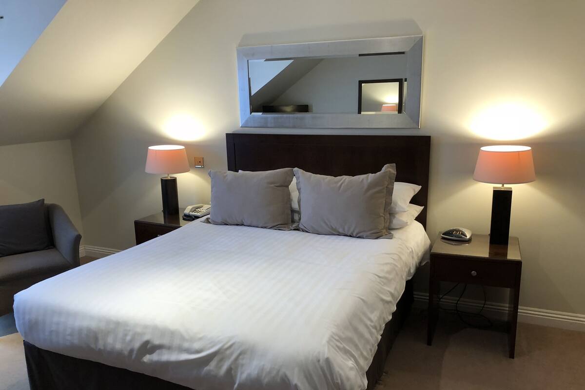 Doppel- oder Zweibettzimmer, mit Bad