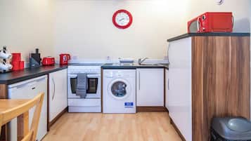 Apartment, 1 Bedroom | Private kitchen