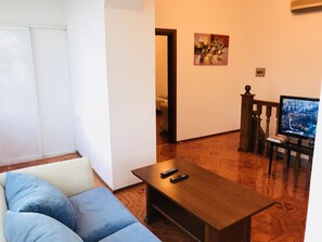 TV - Check-in apartments in the Old city (Baku)