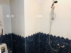 Family Duplex, 4 Bedrooms | Bathroom shower - Check-in apartments in the Old city (Baku)